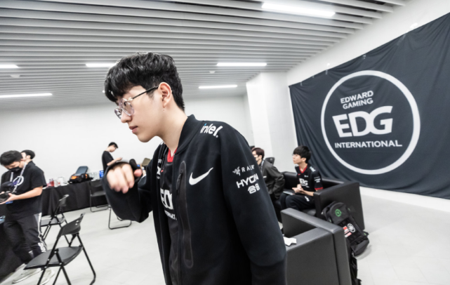 他曾带来连 他曾带来连